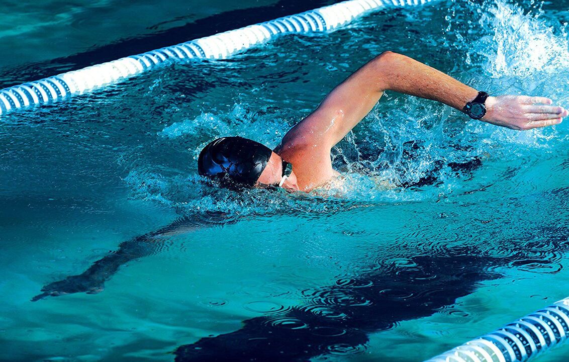Swimming in the pool with thoracic osteochondrosis